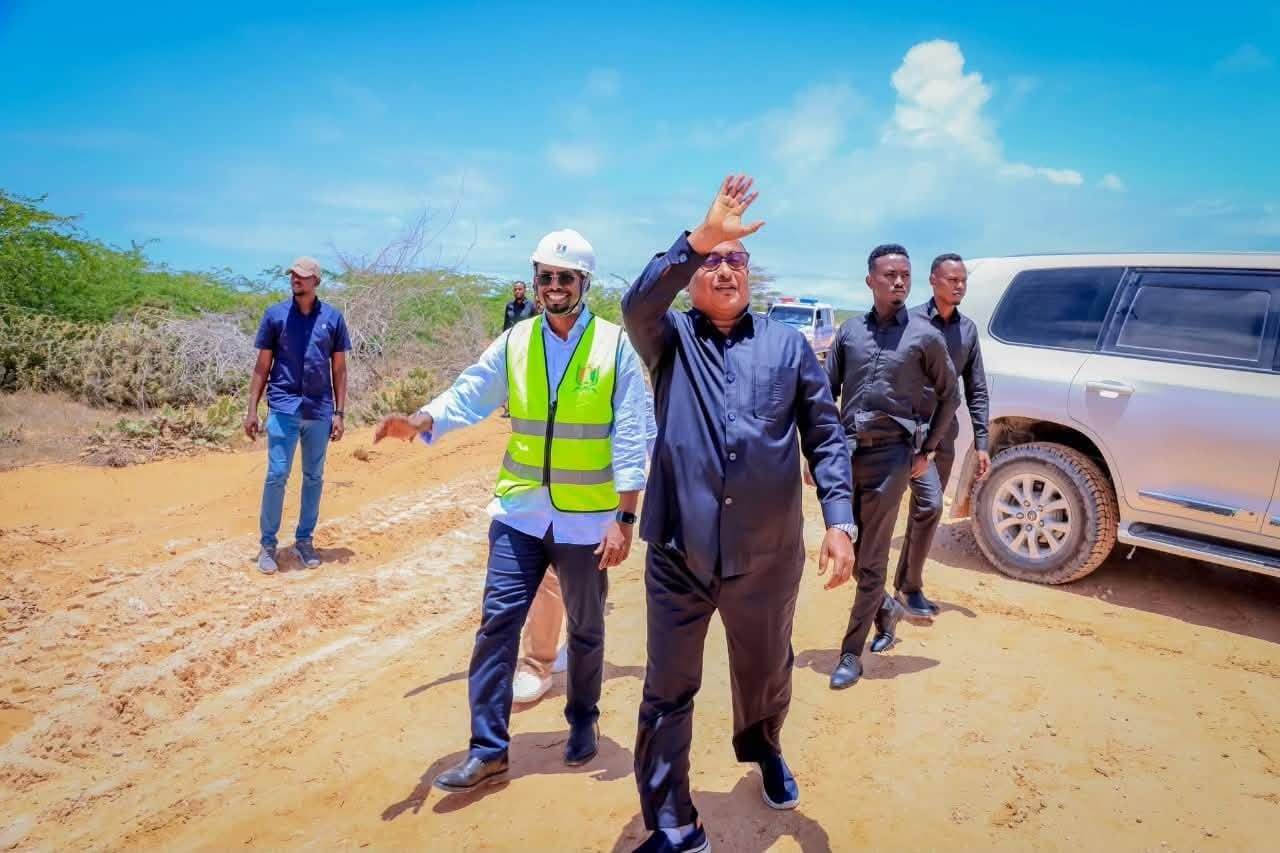 Guddoomiyaha Gobolka Banaadir oo kormeeraya deegaanka Xaaji-Cabdi ee Degmada Gubadley